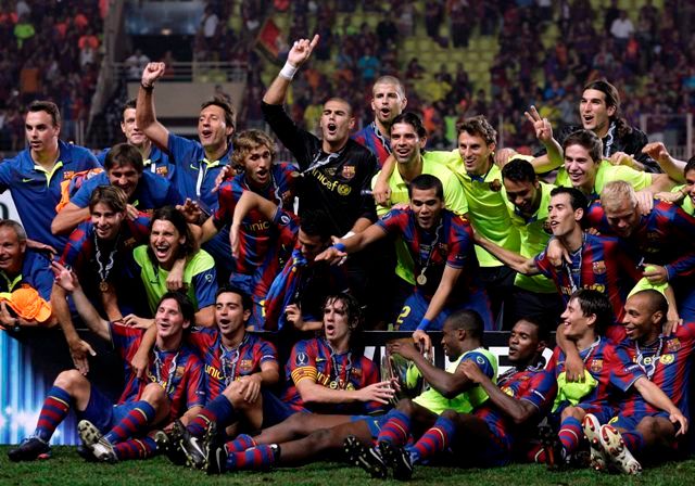 Barcelona tak mohla po španělském Superpoháru slavit už druhou trofej v sezoně. | Foto: Reuters