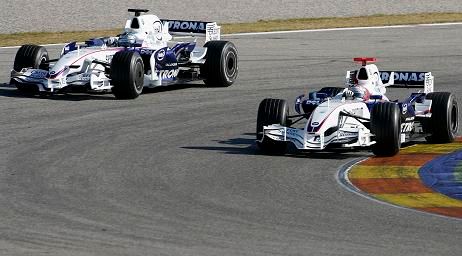 Marco Asmer a Nick Heidfeld při testování BMW Sauberu u Valencie | Foto: Reuters