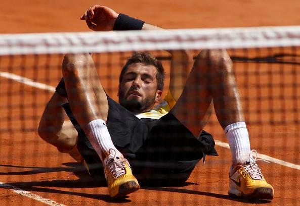 To ani Rosolovi se nevyvedl první travnatý turnaj a také on končil v Hertogenboschi hned na začátku. To přitom před tím vyhrál pražský challenger. A Benoit Paire určitě není žádný nazdárek. Za 50. Rosolem je sice o 20 příček zpět, ale v jednom přímém souboji už rodáka z Brna porazil a to v Barceloně 2012. | Foto: Sport