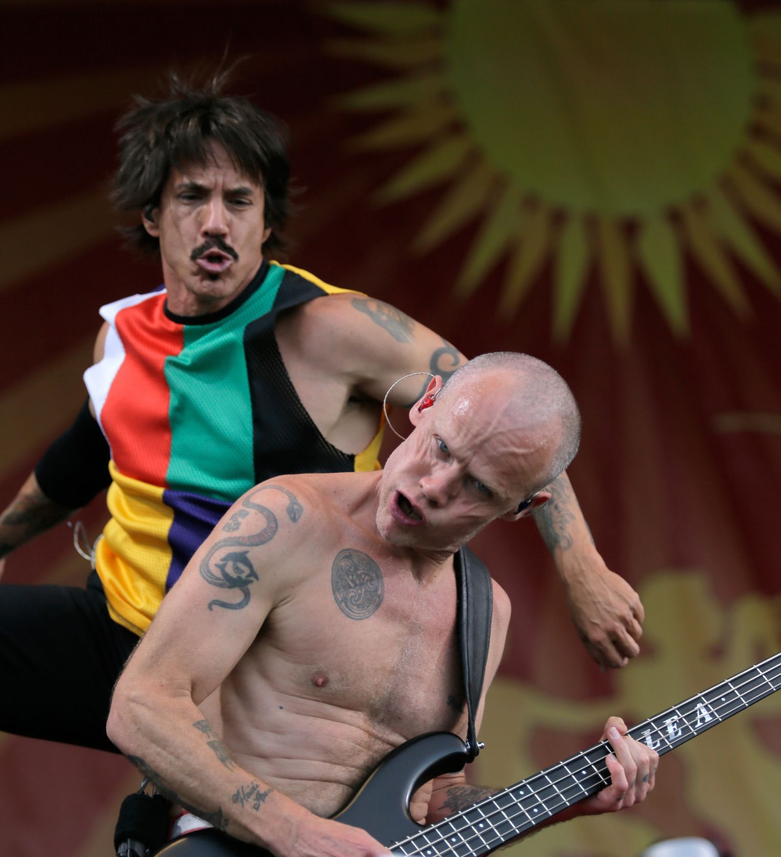 Red Hot Chili Peppers zrušili dva koncerty, zpěvák dostal střevní