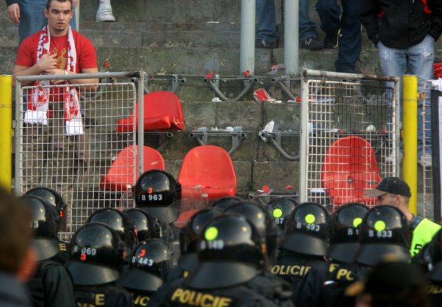 Na straně Slávie: tady si asi nesednete. | Foto: Ondřej Besperát