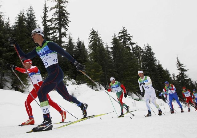 Hlavní balík závodníků. | Foto: Reuters