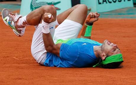 Je konec. Rafael Nadal znovu vyhrál French Open | Foto: Sport