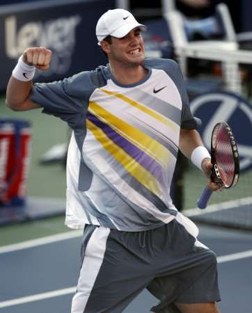 John Isner i nadále šokuje tenisový svět | Foto: Reuters