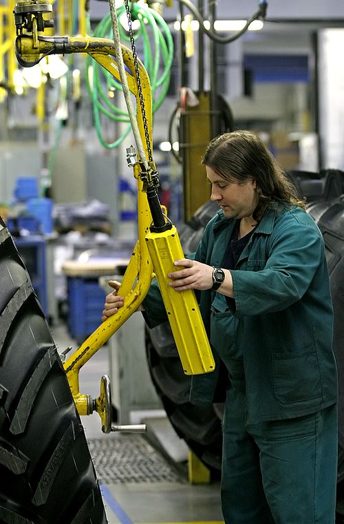 Ve firmě pracuje okolo 1200 zaměstnanců, z toho 700 stálých, z nichž je asi 100 ze Slovenska. Čechů je přibližně polovina. Ostatní zaměstnanci jsou agenturní pracovníci z Polska, Slovenska a Ukrajiny. | Foto: Tomáš Adamec, Aktuálně.cz