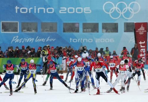 Start závodu na 30 km volně žen. | Foto: ČTK/AP