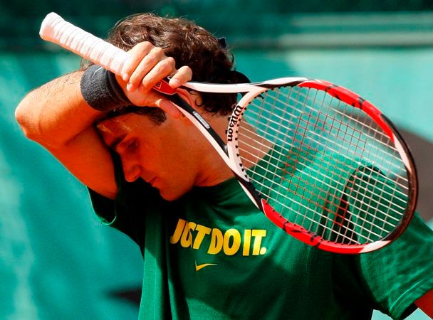 Roger Federer trénuje na grandslamové Roland Garros. | Foto: Václav Rojík