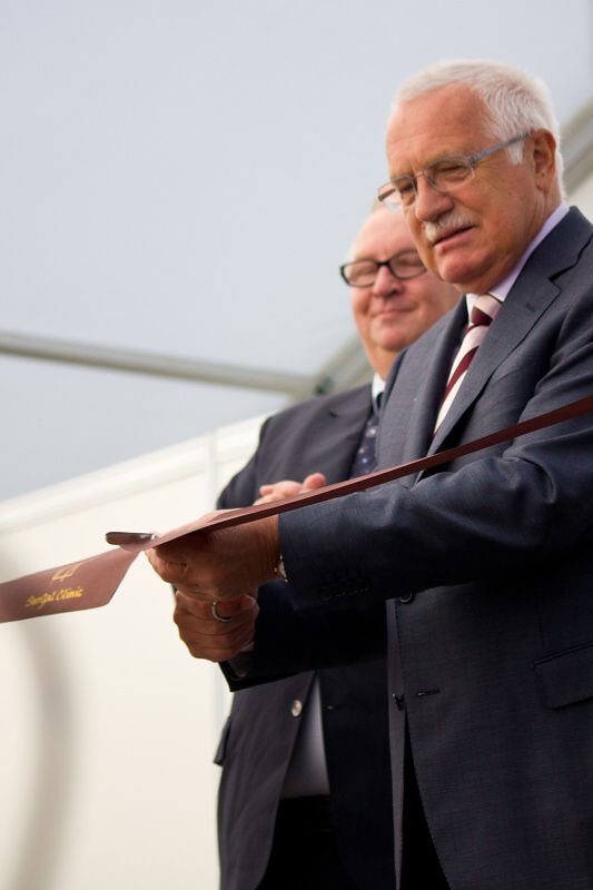 Prezident Václav Klaus osobně otevřel SurGal Clinic v Brně | Foto: www.surgalclinic.cz