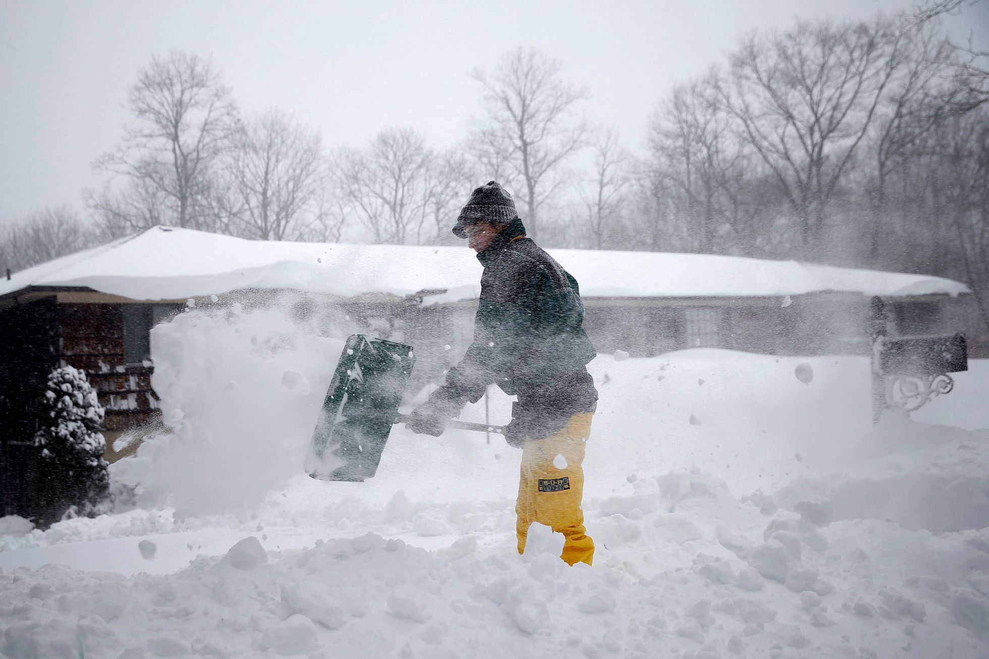 Winter us coming. Выпало много снега. Выпадение снега. Снега навалило. Снег в Пенсильвании.