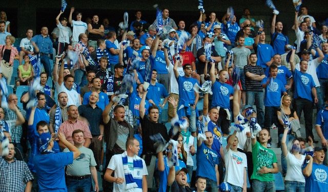 Fanoušci na městském stadioně v Poznani. | Foto: Jakub Šafránek