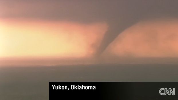 Tornádo nad Oklahomou, převzato ze zpravodajství CNN. | Foto: Repro Aktuálně.cz