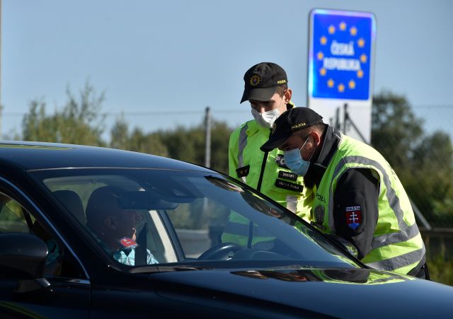 Kontroly na slovenských hranicích. | Foto: ČTK/Šálek Václav