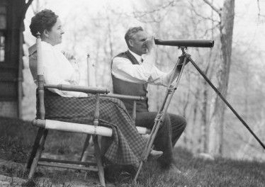 Henry Ford na fotografii se svou ženou Clarou, se kterou prožil celý život. | Foto: Ford