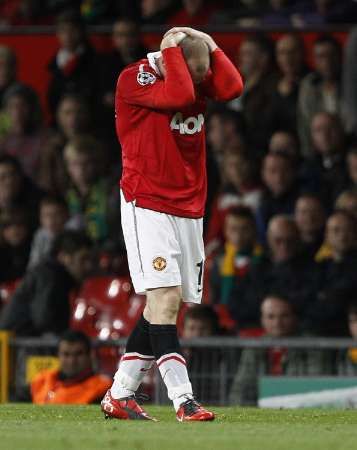 Wayne Rooney zase litoval domácí bezbrankové remízy Manchesteru proti Glasgow Rangers | Foto: Reuters