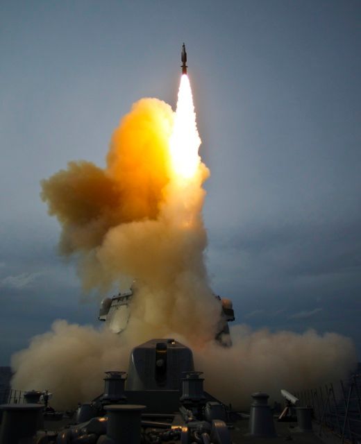 Test "obranné" rakety vystřelené z paluby japonské válečné lodi Čókaj nedaleko Havaje v listopadu minulého roku | Foto: Reuters