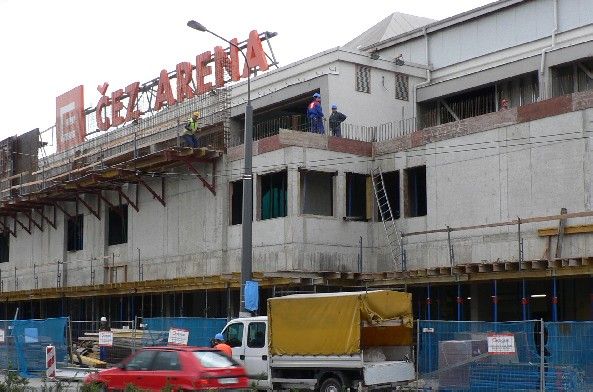 Po přestavbě bude pradubická aréna průchozí po celém obvodu a pojme minimálně 10 194 diváků. | Foto: Ondřej Roubínek