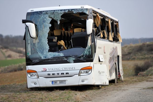 Autobus s českými filharmoniky havarovali v neděli u dolnorakouského Mistelbachu. | Foto: ČTK