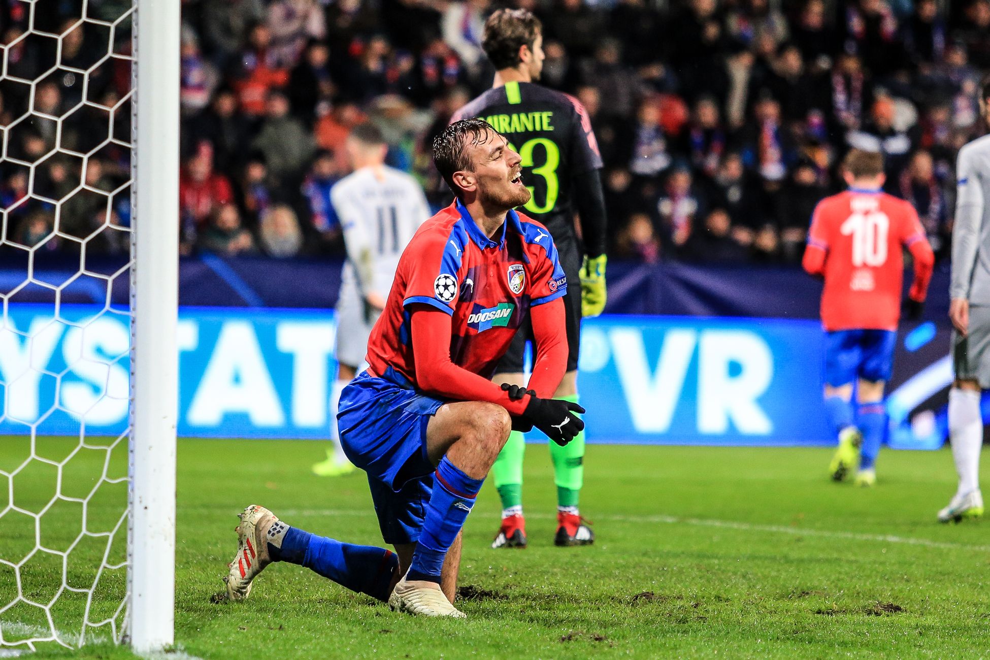 Plzeňský Chorý a subi deux fractures au visage et une commotion cérébrale lors du match avec Olomouc