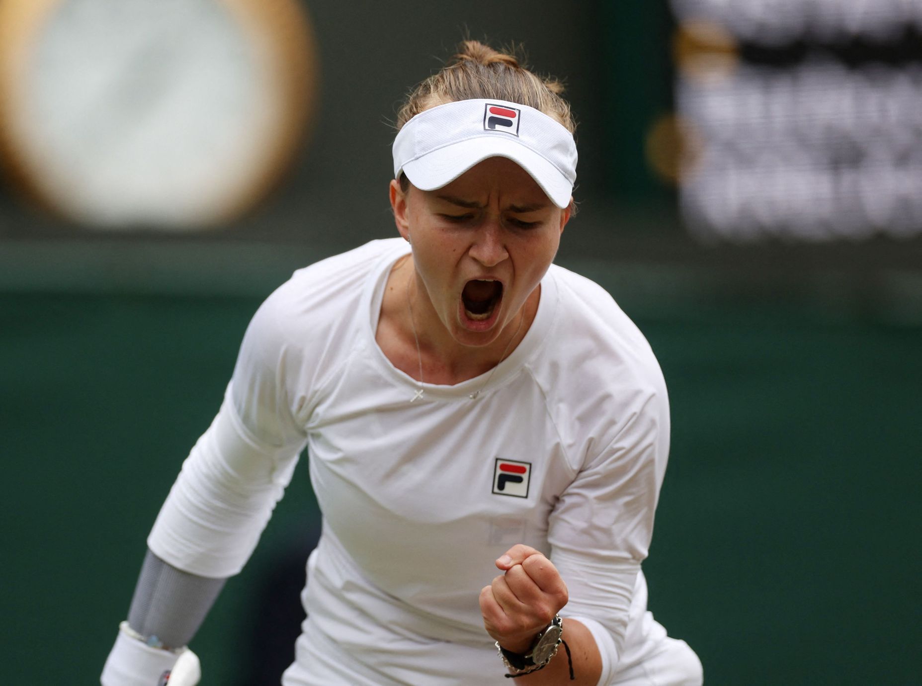 Krejčíková zvládla kousavou Ostapenkovou a poprvé si zahraje semifinále Wimbledonu
