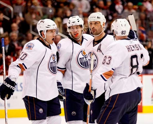 Aleš Hemský se mohl radovat ze svého gólu i vítězství Edmontonu. | Foto: Reuters