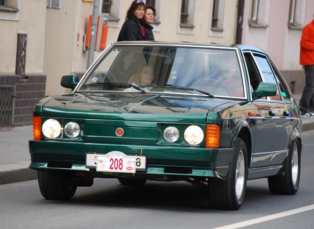 Na veteránské srazy a závody už patří i Tatra 613 | Foto: Radek Pecák