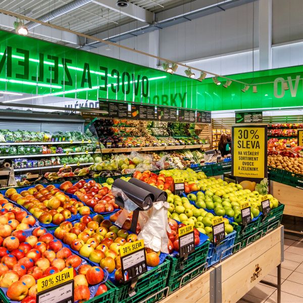 Nové oddělení ovoce a zeleniny v přeměněných hypermarketech Albert. | Foto: Ahold