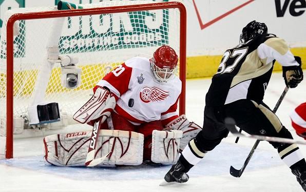 Sidney Crosby tentokráte Chrise Osgooda nepřekonal | Foto: Reuters