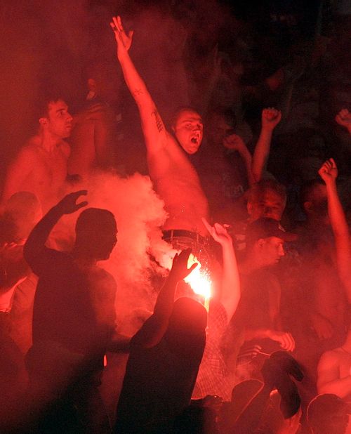 Radost fanoušků Dinama Záhřeb z gólu svého celek v brance Werderu Brémy. | Foto: Aktuálně.cz