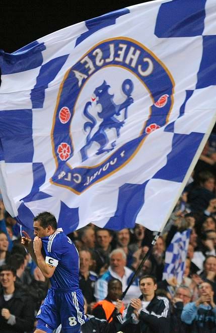 Frank Lampard slaví gól do sítě Liverpoolu | Foto: Reuters