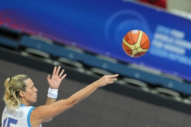 Mistrovství světa v basketbale žen, skupina E, osmifinále, Řecko - Bělorusko, 29. září v Ostravě. Na snímku Eirini Mitropuluová z Řecka. | Foto: ČTK