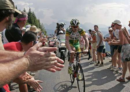 Americký cyklista Floyd Landis ze stáje Phonak ve svém velkolepém úniku v 17. etapě Tour de France. | Foto: Reuters