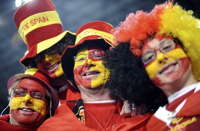 Fanoušci před zápasem Španělsko - Chile. | Foto: Reuters