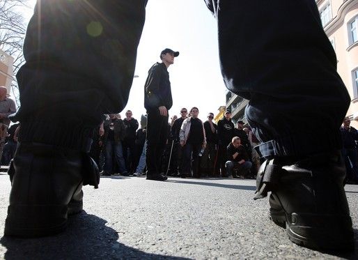 Shromáždění ohlásil a řídil Jiří Švehlík z Dělnické strany z Olomouce. | Foto: Petr Sznapka