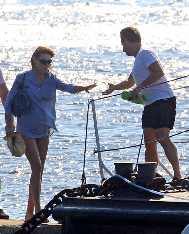 Carla Bruni a Nicolas Sarkozy na dovolené, léto 2011. | Foto: Reuters