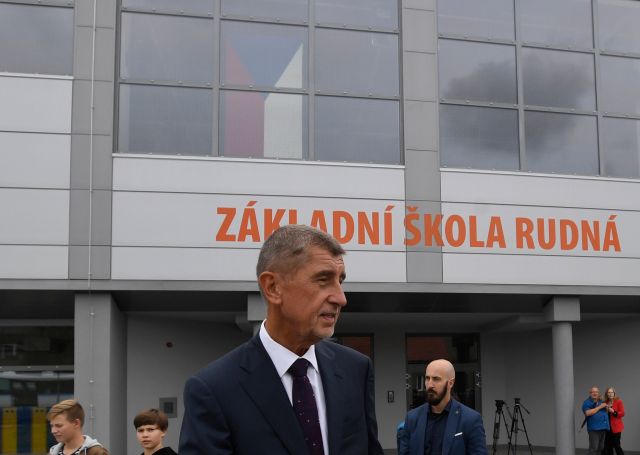 Naučte se počítat dobře počítat, bude se vám to hodit. Andrej Babiš při otevření nové budovy Základní školy v Rudné (2. září 2019). | Foto: Michal Krumphanzl