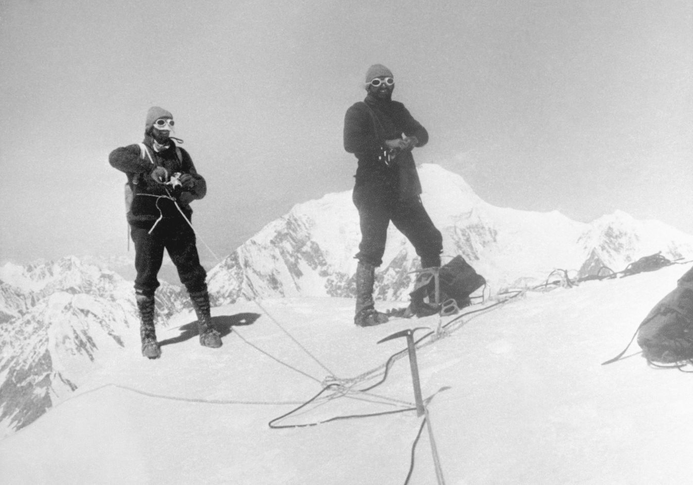 Přelomový úspěch zaplacený smrtí. Psotka zdolal Mt. Everest, domů se už ale nevrátil | Aktuálně.cz