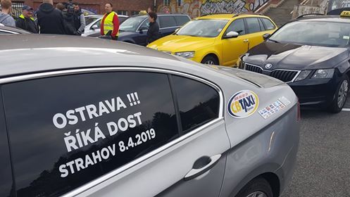 Taxikáři znovu protestují v pražských ulicích. (8. dubna 2019) | Foto: Jakub Heller