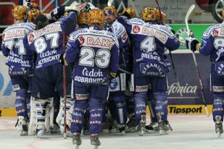 Hokejisté Plzně se radují z gólu | Foto: hcplzen.cz