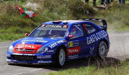 Sebastien Loeb s Citroënem Xsara WRC na tarti první etapy Katalánské rallye. | Foto: Reuters