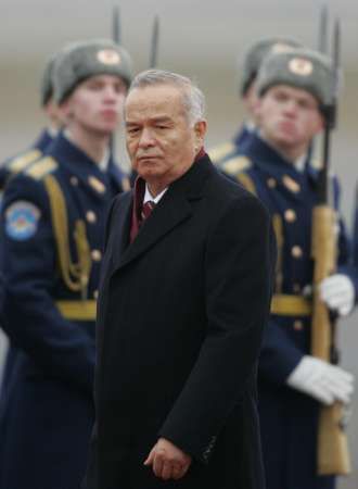 Autoritářský prezident Karimov potřebuje podporu z Moskvy jako sůl. Dnes se od něj odvrátila Evropská Unie. | Foto: Reuters