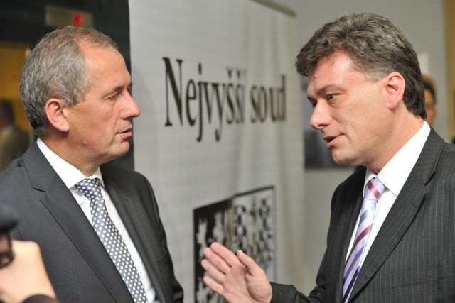 Předseda Nejvyššího správního soudu Josef Baxa a ministr spravedlnosti Pavel Blažek, září 2012 v Brně | Foto: ČTK/Václav Šálek