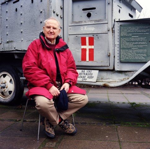 Dánský veterán Hans Von Vultejus sloužil v německé armádě. V roce 1944 zažil těžké obranné boje s postupujícími vojsky Spojenců. Fotografie byla pořízena 2. října 2005 v Kodani. | Foto: Profimédia