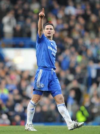 Frank Lampard se raduje ze svého druhého gólu proti Huddersfieldu | Foto: Reuters