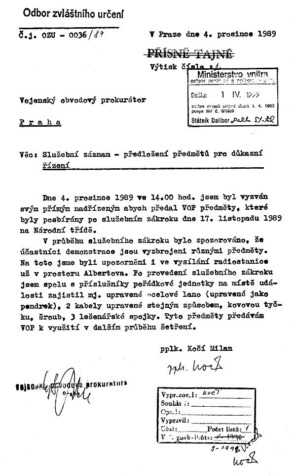 Služební záznam o výzbroji demonstrantů. Popisuje předměty zadržené 17.listopadu 1989 | Foto: Úřad dokumentace a vyšetřování zločinů komunismu