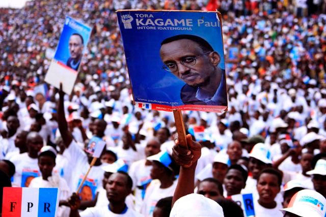 Příznivců nemá třiapadesátiletý tutsijský politik Kagame málo. | Foto: Reuters