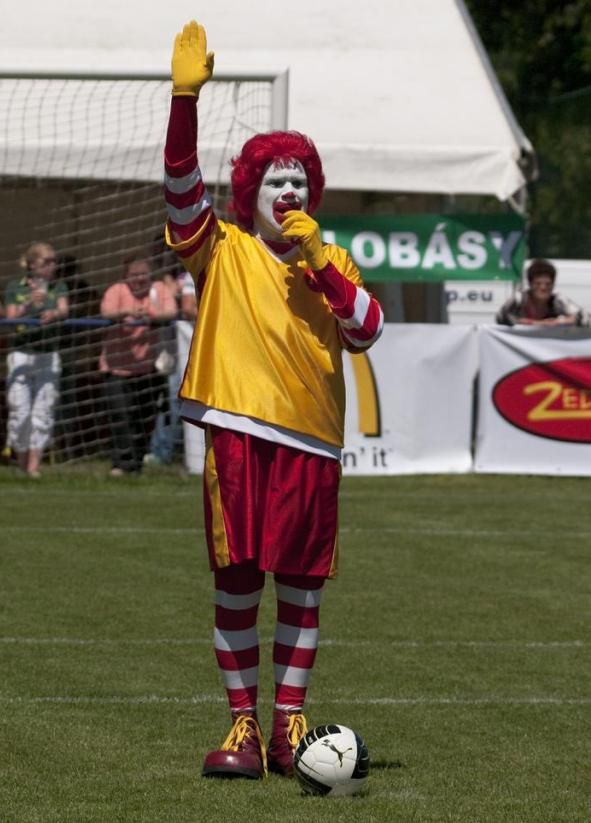 V Lipencích to jednou do roka vypadá opravdu tak, jakl by tam přijel velký fotbalový cirkus | Foto: archiv Fotbalové parády