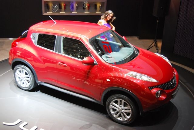 Nissan Juke byl jednou z horkých novinek autosalonu. Ale svými tvary příliš nenadchl. | Foto: Radek Pecák