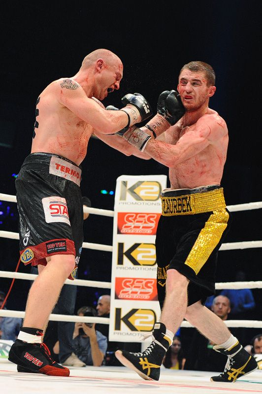 Ve 4. kole přizpůsobil Konečný svůj přístup soupeřově taktice, což však pro něj mělo negativní vliv. | Foto: SES Boxing / Y.Stolitniy