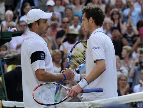 Andy Murray skončil těsně pod vrcholem. Do finále ho Andy Roddick nepustil | Foto: Sport