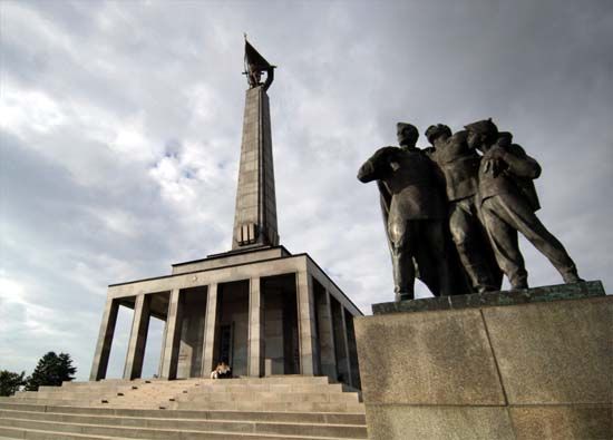 Bratislavský Slavín. Památník a hřbitov 6845 padlých sovětských vojáků | Foto: bratislava.sk